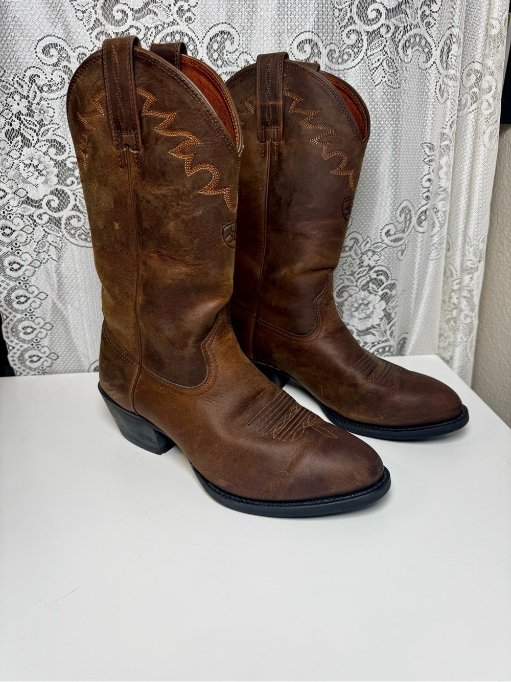 NWOB Ariat Heritage Roper Distressed Brown Leather Cowboy Boots, Size 8.5 EE